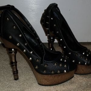 Super used Demonia Bone Heel size 6